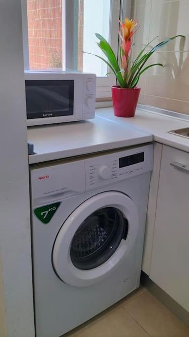 Estudio 52 Malaga Centrico Parking Gratuito Apartment Luaran gambar