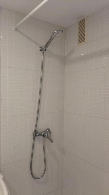 Estudio 52 Malaga Centrico Parking Gratuito Apartment Luaran gambar