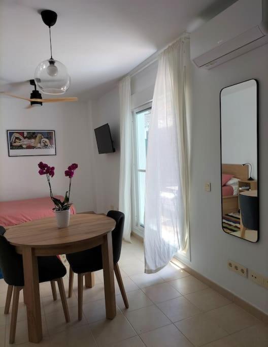 Estudio 52 Malaga Centrico Parking Gratuito Apartment Luaran gambar